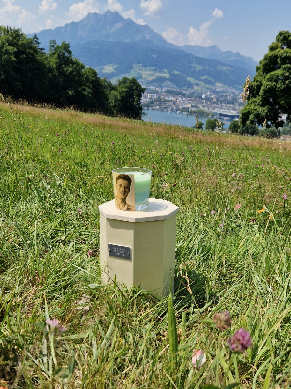 Vestreuen der Asche von Nique auf dem Dietschiberg am 21.6.25